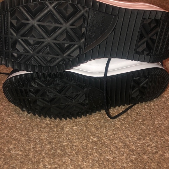 Converse shoes - Picture 3 of 3